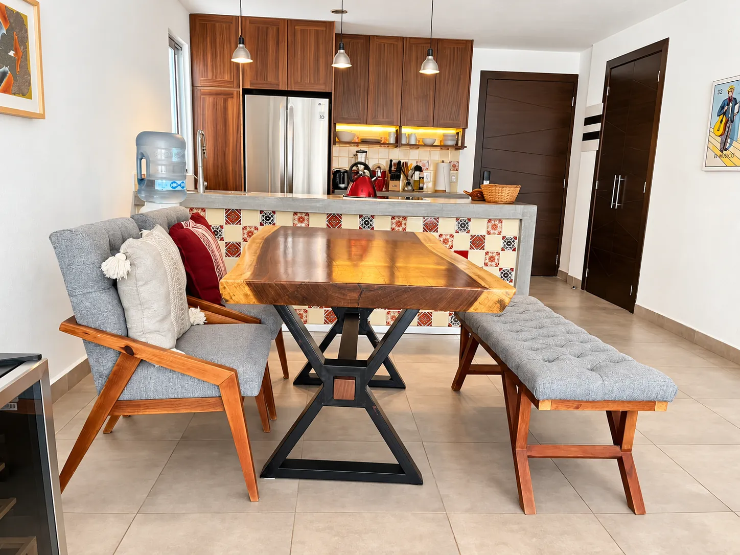 Comedor junto a la cocina de Casa Jo